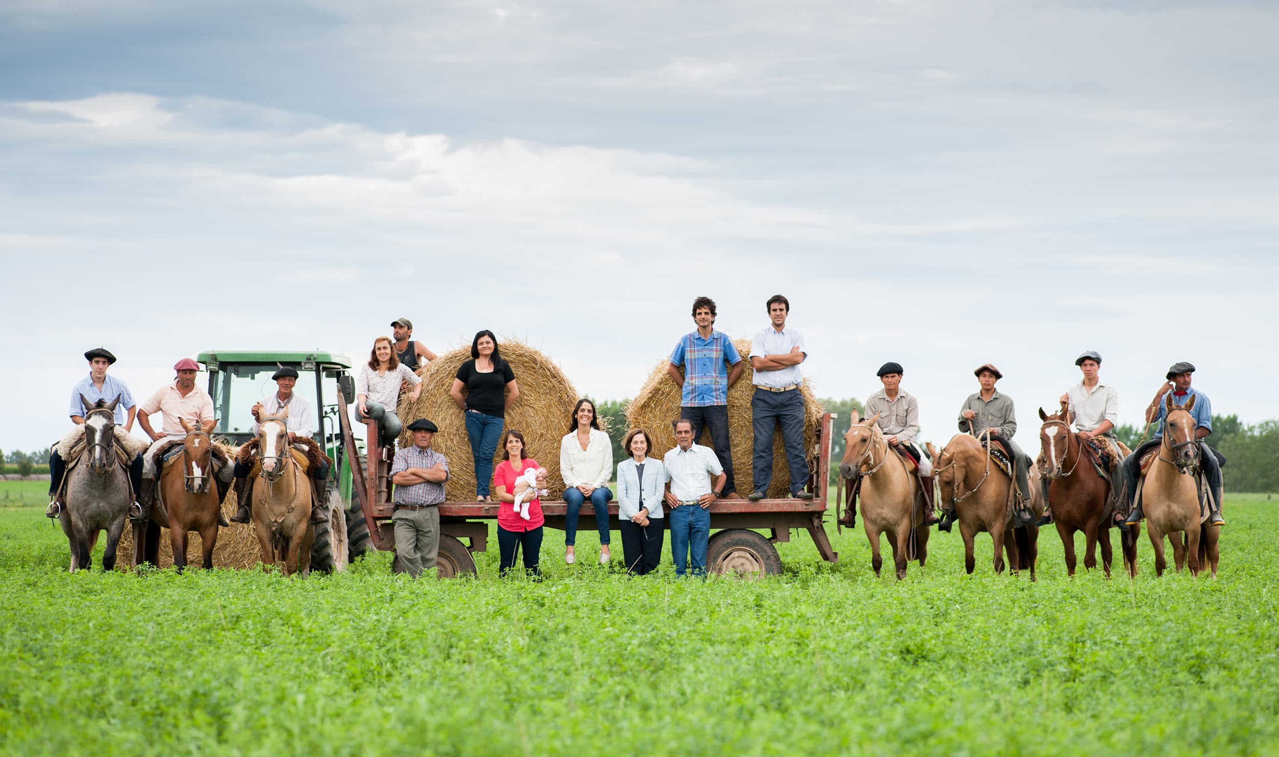 El equipo de Casamú en el campo de Atucha